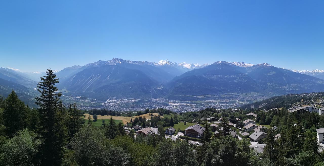 Hotel-Restaurant Le Mont Paisible, Crans-Montana Exterior photo